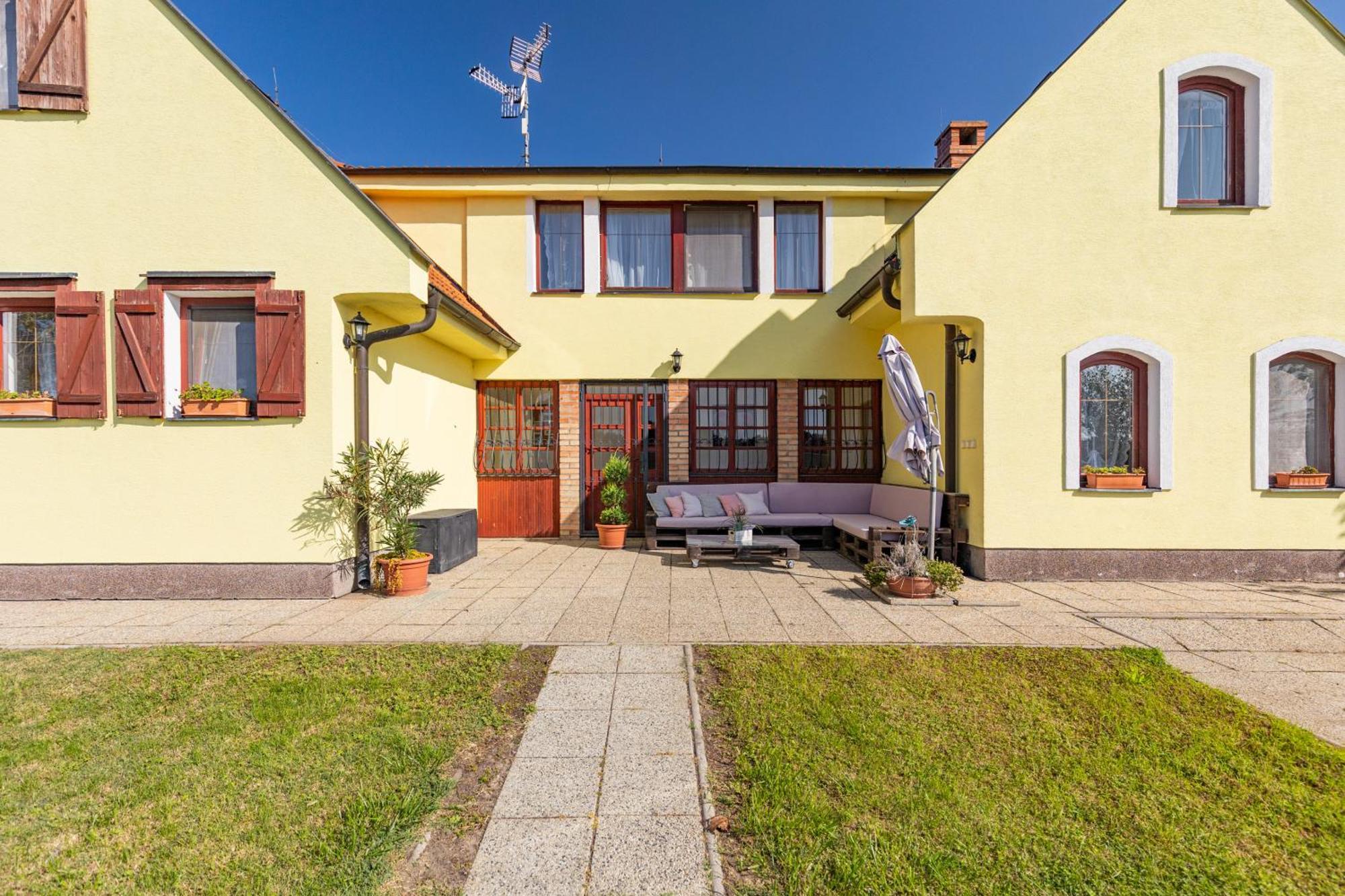 Idylicky Rodinny Penzion Arkadia Pri Dunajskej Cyklotrase Kyselica Экстерьер фото